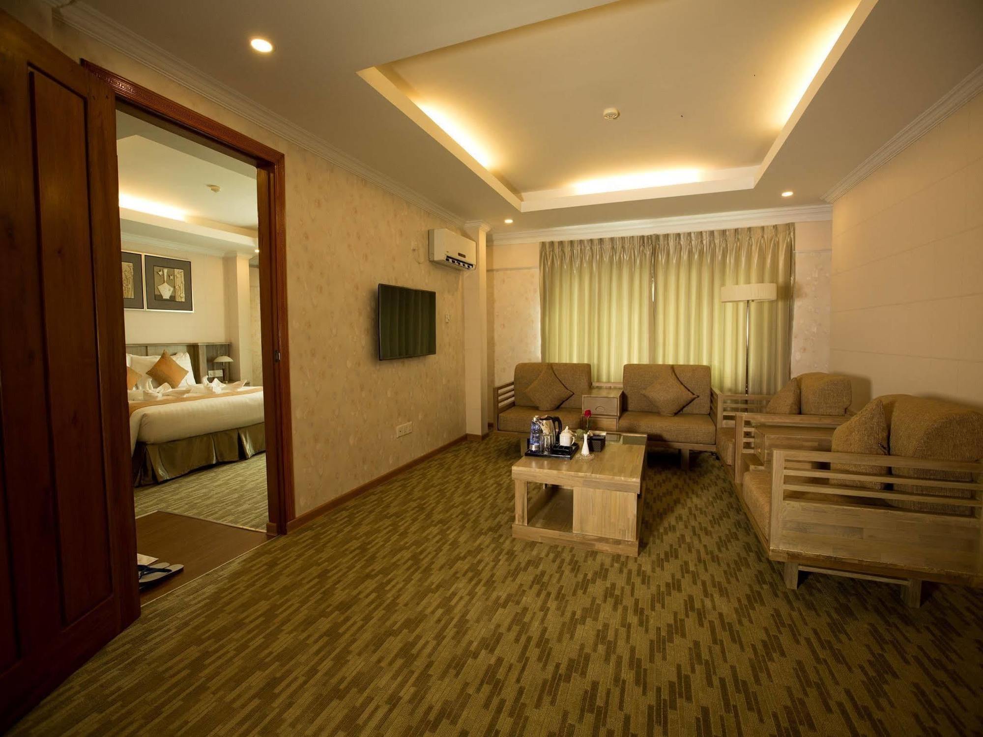 Royal Taunggyi Hotel Exterior foto