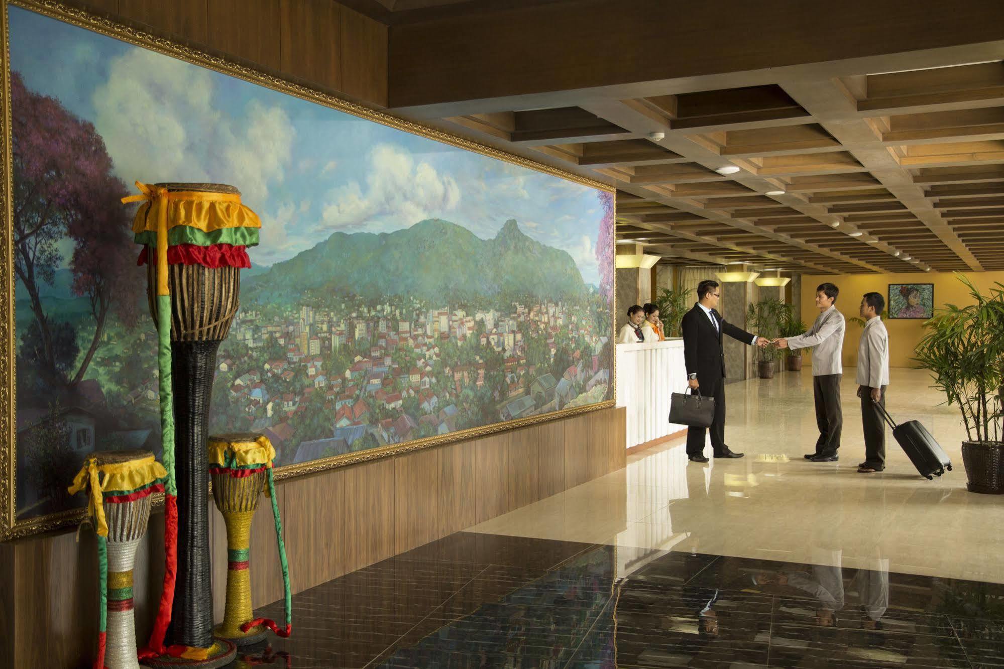 Royal Taunggyi Hotel Exterior foto